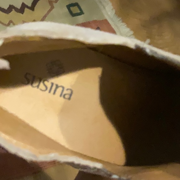 Susina Corina, Nude Leather PeepToe Booties w/ a zip up back closure & a 3” heel - Picture 10 of 12